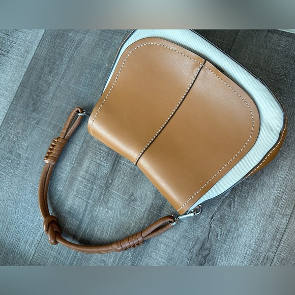 Authentic Gianni Chiarini tote shoulder bag with  attachable crossbody strap. - Picture 12 of 14